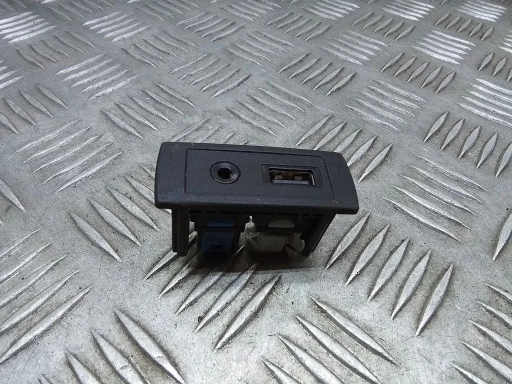 AUX-pesa – Mercedes-Benz Sprinter W906 (2006-2018)