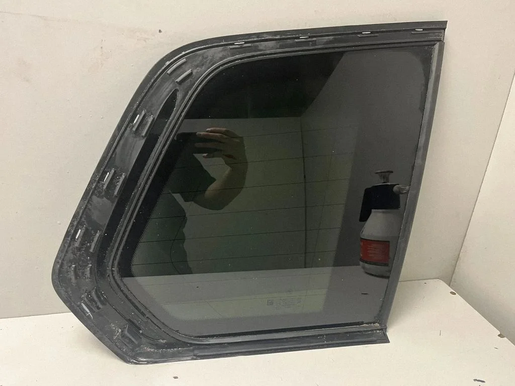 Aizmugurējais sāna virsbūves stikls – BMW X7 G07 (2018-)
