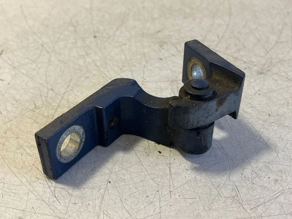Rear door upper hinge – Audi A4 S4 B6 8E 8H (2001-2005)