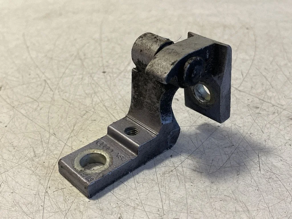 Rear door upper hinge – Audi A4 S4 B6 8E 8H (2001-2005)