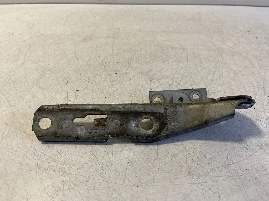 Engine bonnet/hood hinges – Audi A4 S4 B6 8E 8H (2001-2005)