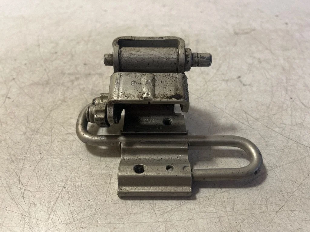 Tagaukse alumine hing – Audi A4 S4 B6 8E 8H (2001-2005)