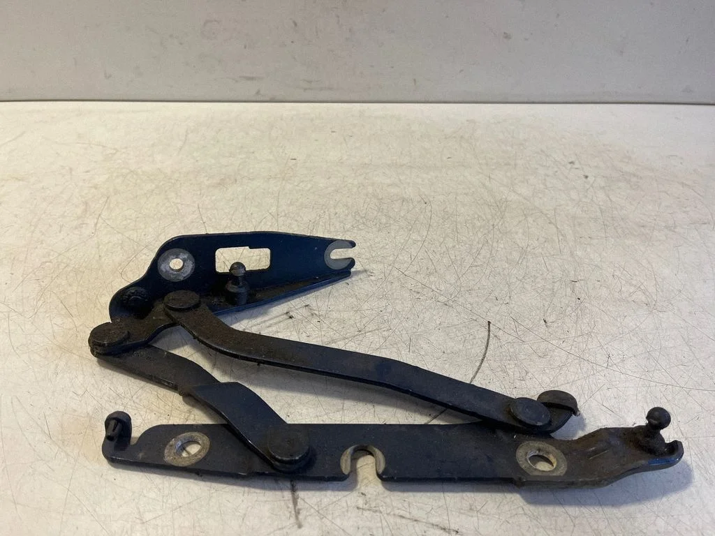 Tailgate/trunk/boot hinge – Audi A4 S4 B6 8E 8H (2001-2005)