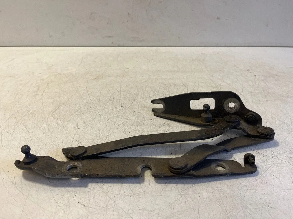 Tailgate/trunk/boot hinge – Audi A4 S4 B6 8E 8H (2001-2005)