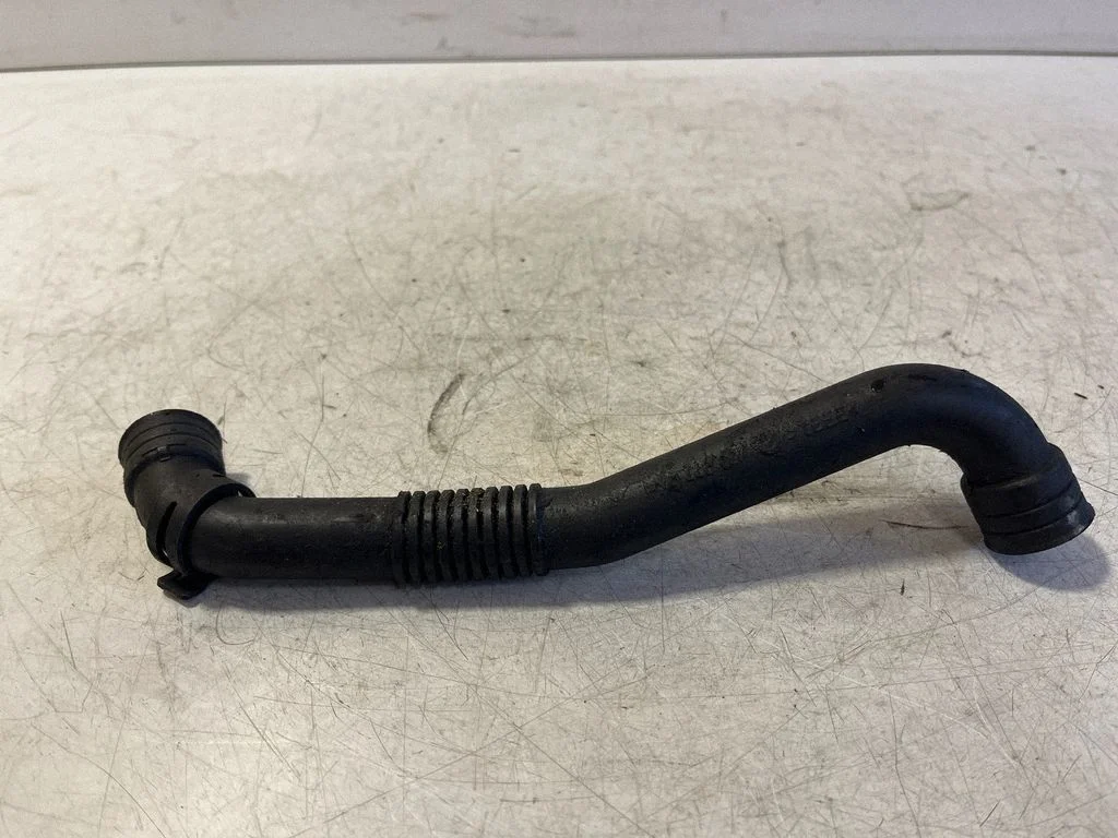 Breather hose/pipe – Audi A4 S4 B6 8E 8H (2001-2005)
