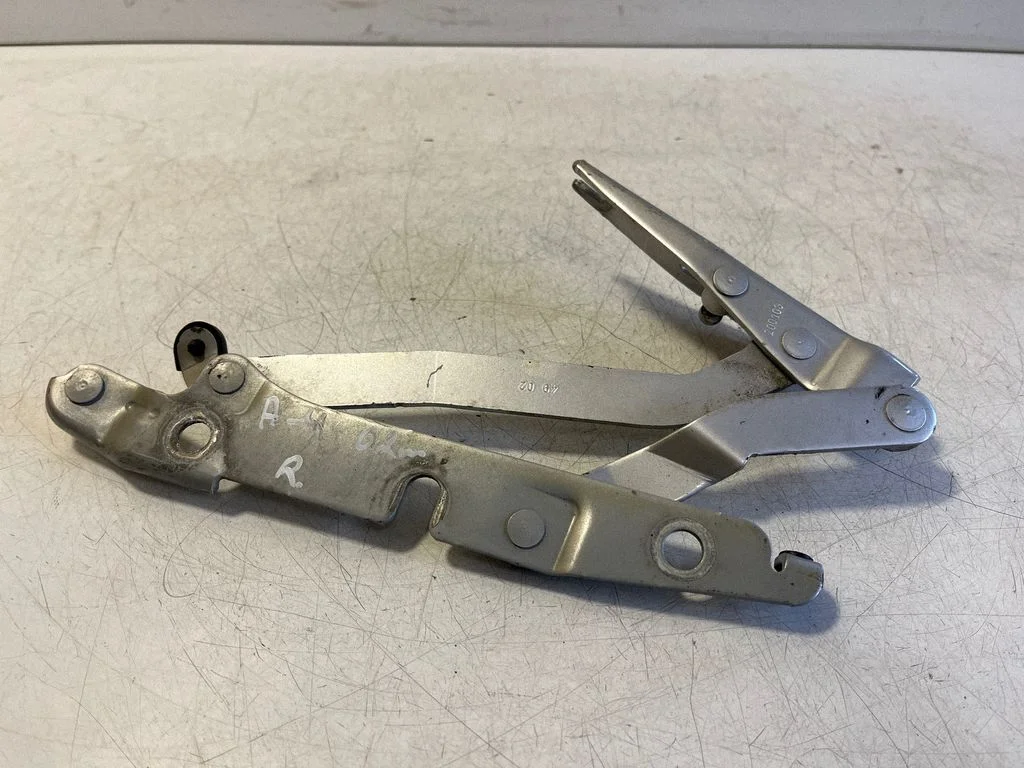 Tailgate/trunk/boot hinge – Audi A4 S4 B6 8E 8H (2001-2005)