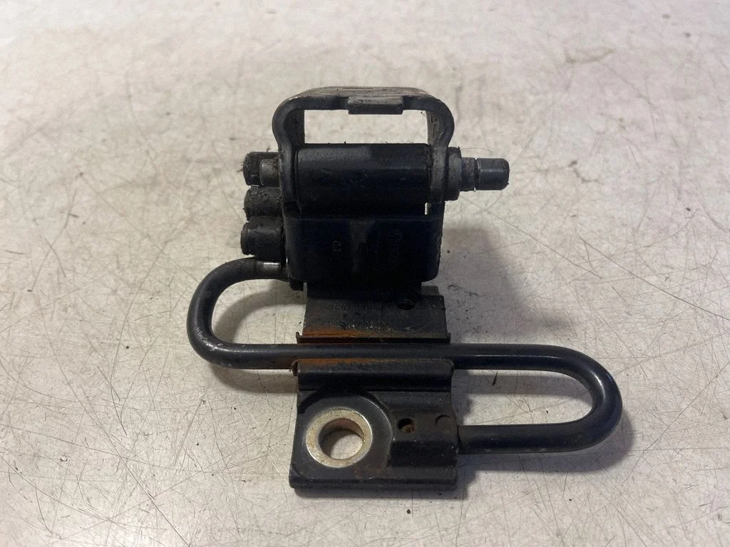 Front door lower hinge – Audi A4 S4 B6 8E 8H (2001-2005)