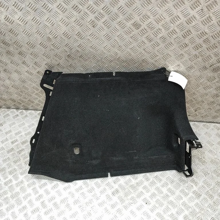 Boczny panel tapicerki bagażnika DFR568851A