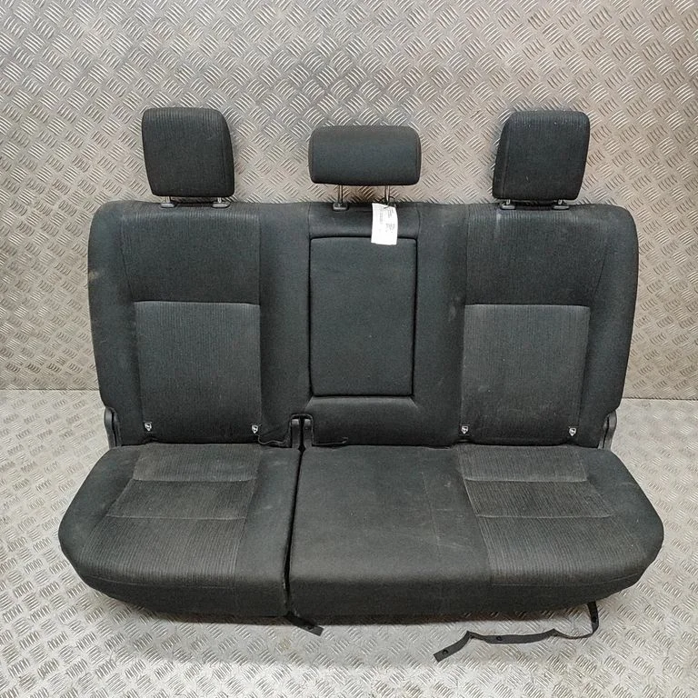 Aizmugurējais sēdeklis 715030K050