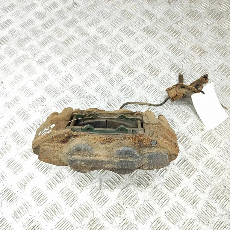 Front brake caliper – Toyota Hilux (AN120, AN130) (2015-2020)