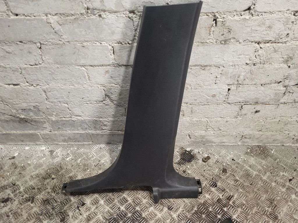(B) piilari kate (alumine) – Opel Mokka (2012-2016)