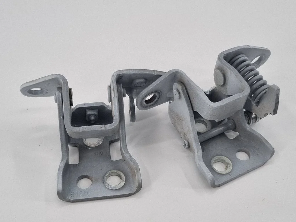 Esiukse hingede komplekt – Dodge Challenger (2008-2023)