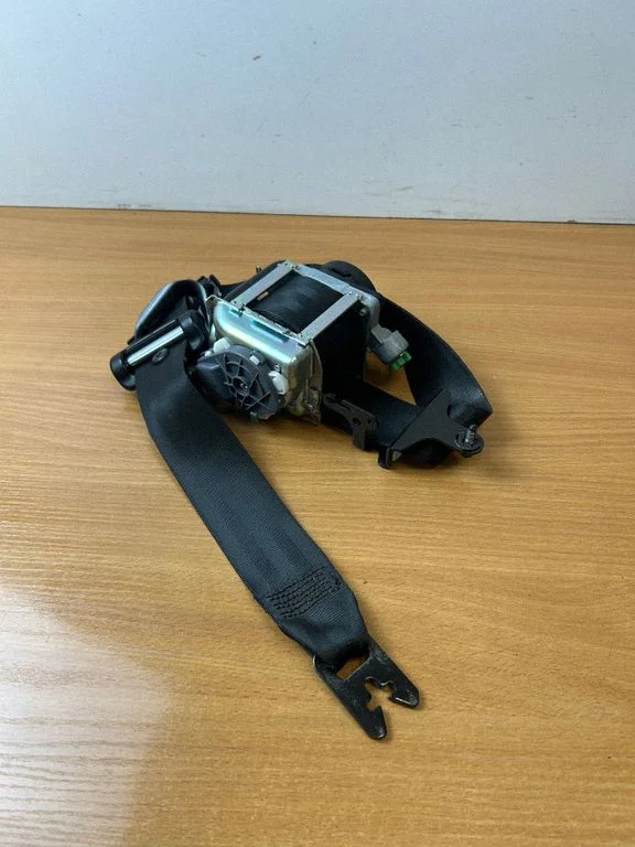 Front seatbelt – Volvo V60 (2013-2018)