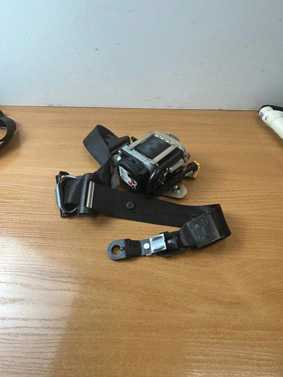 Front seatbelt – Volvo V60 (2013-2018)