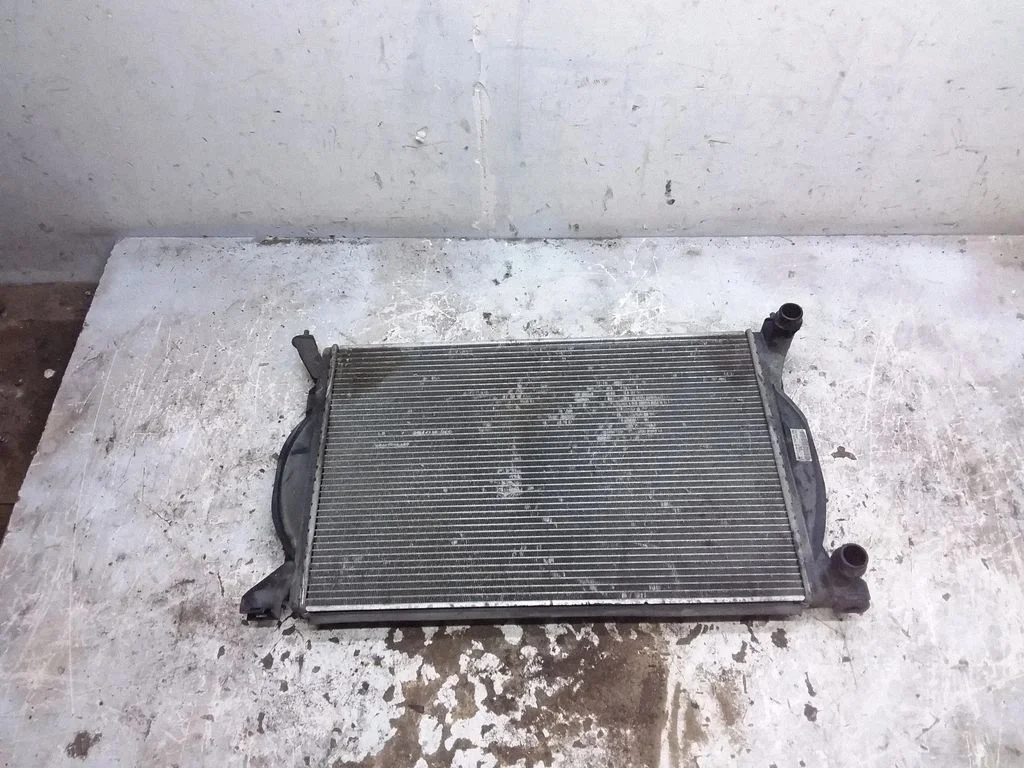 Dzesēšanas šķidruma radiators – Audi A4 S4 B6 8E 8H (2001-2005)