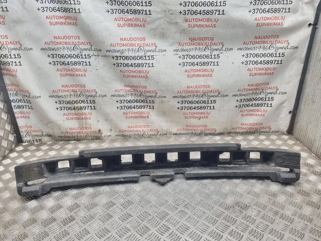 Esistange vahtpolstri tugi – Volkswagen Passat B6 (2005-2010)
