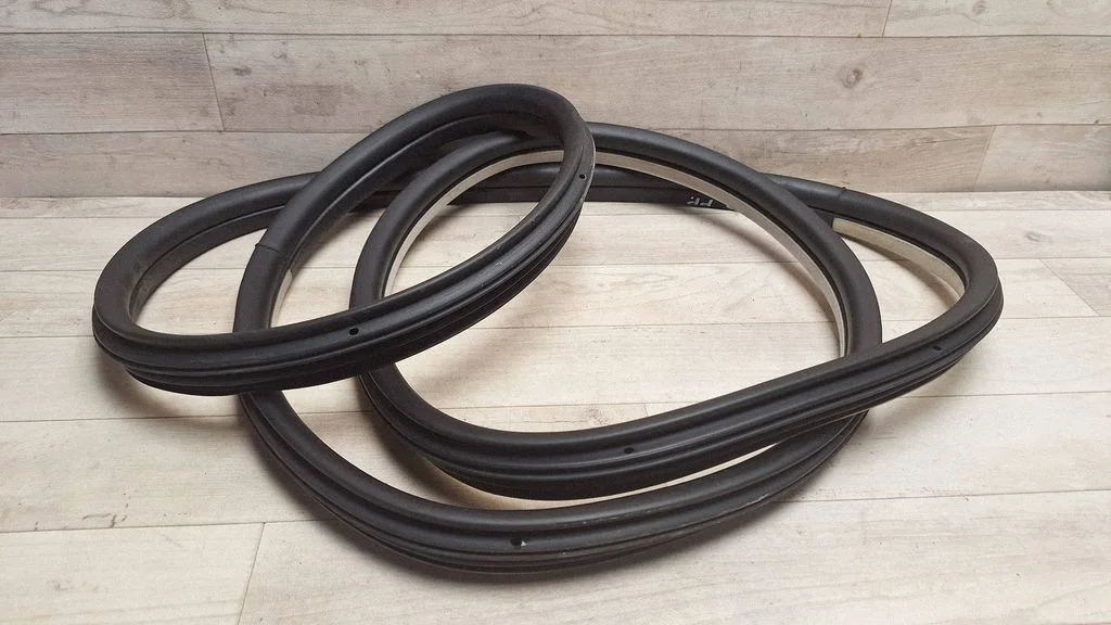 Esiukse tihend (ukse pool) – Citroen C4 Grand Picasso (2007-2013)