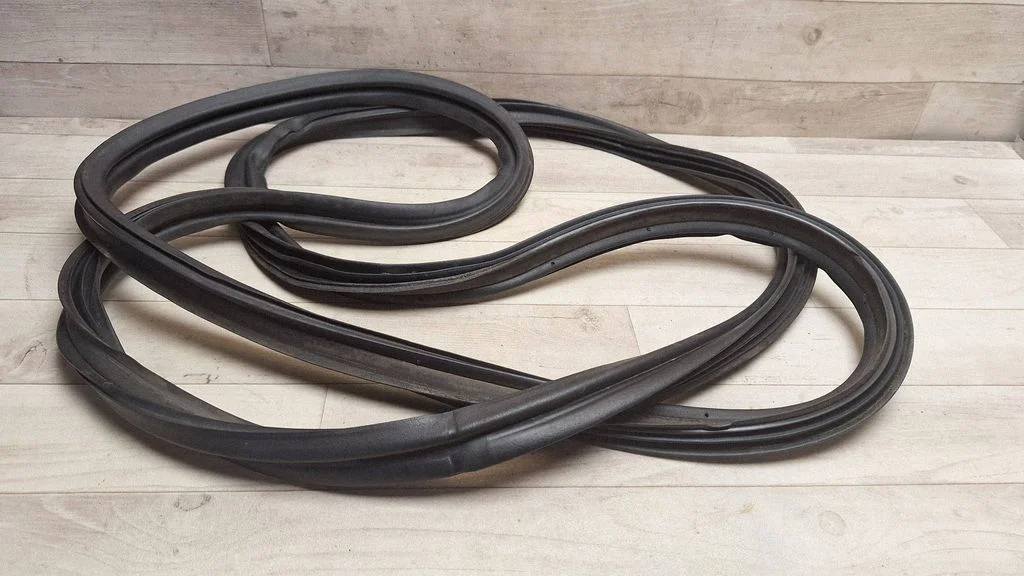 Loading door rubber seal (on body)