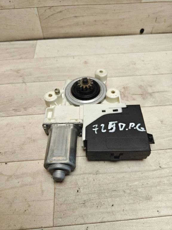 Rear door window regulator motor – Ford Focus C-MAX (2003-2010)
