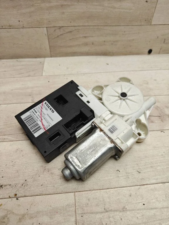 Front door window regulator motor – Volvo V50 (2004-2007)