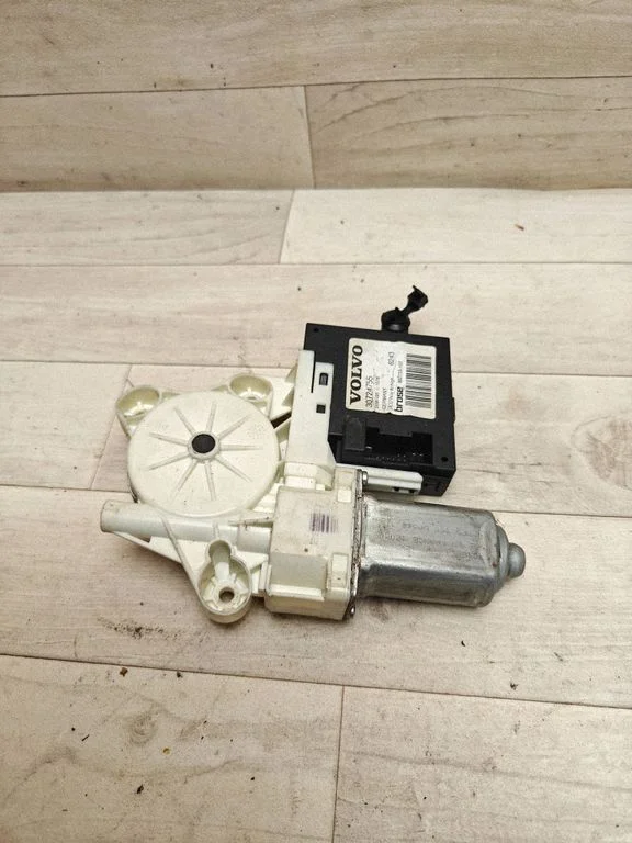 Rear door window regulator motor – Volvo V50 (2004-2007)