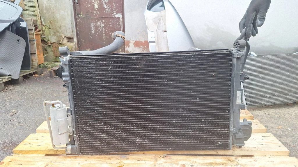 Radiatoru komplekts – Opel Vectra C (2002-2005)