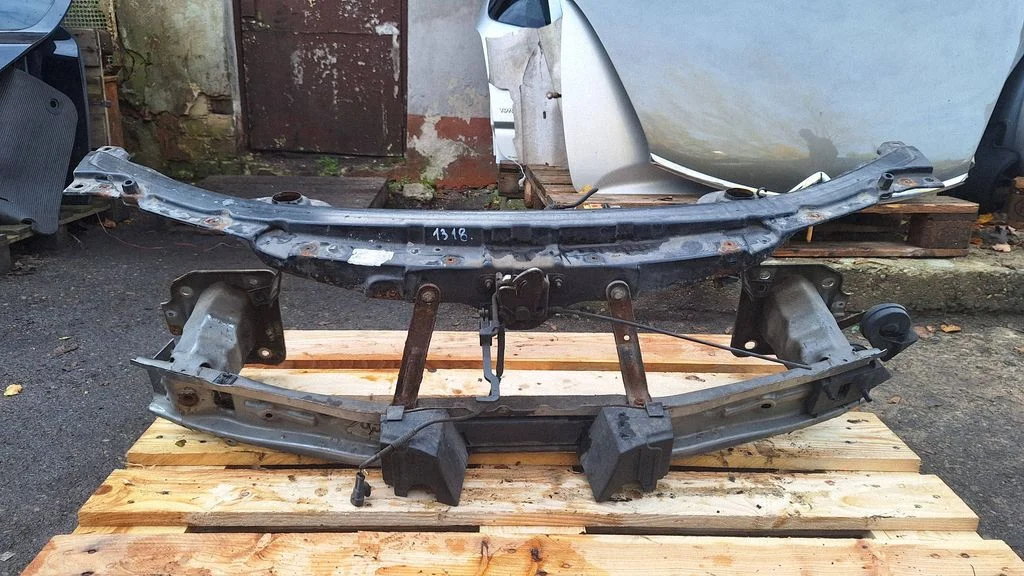 Top upper radiator support slam panel