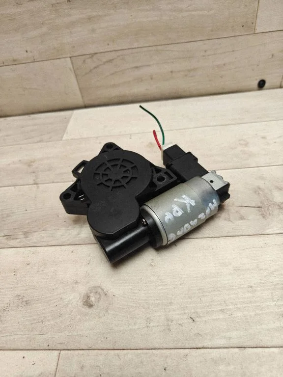 Front door window regulator motor – Mazda 6 (2008-2013)