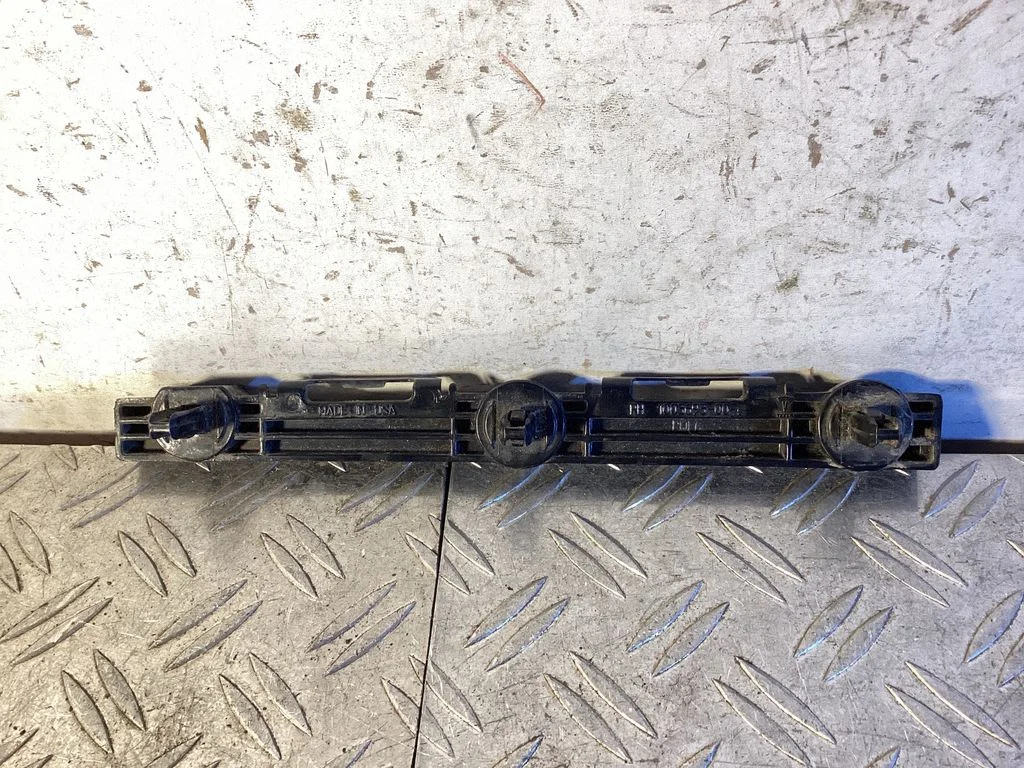 Fender mounting bracket – Tesla Model S (2012-)