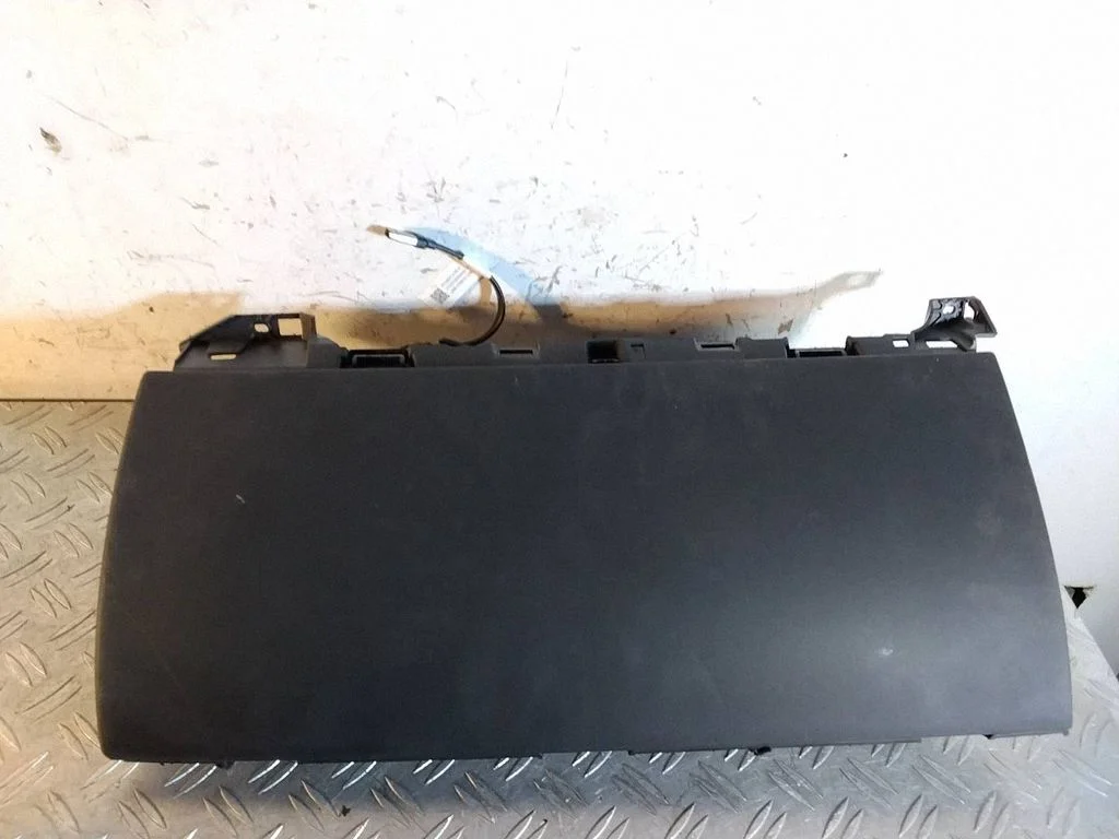 Schowek pasażera – Tesla Model 3 (2017-)