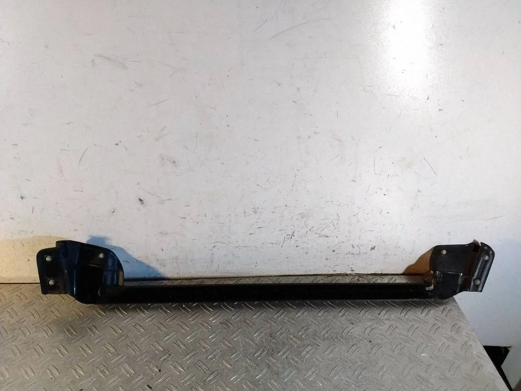 Rear door glass trim molding – Tesla Model Y (2020-)