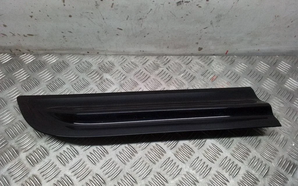 Aizmugurējo durvju apdare (molings) – Porsche Macan (95B) (2019-)