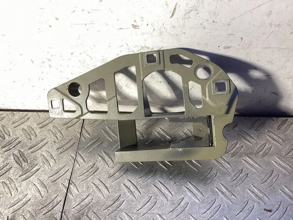 Engine mounting bracket – Mercedes-Benz C-Class W205 (2014-2021)