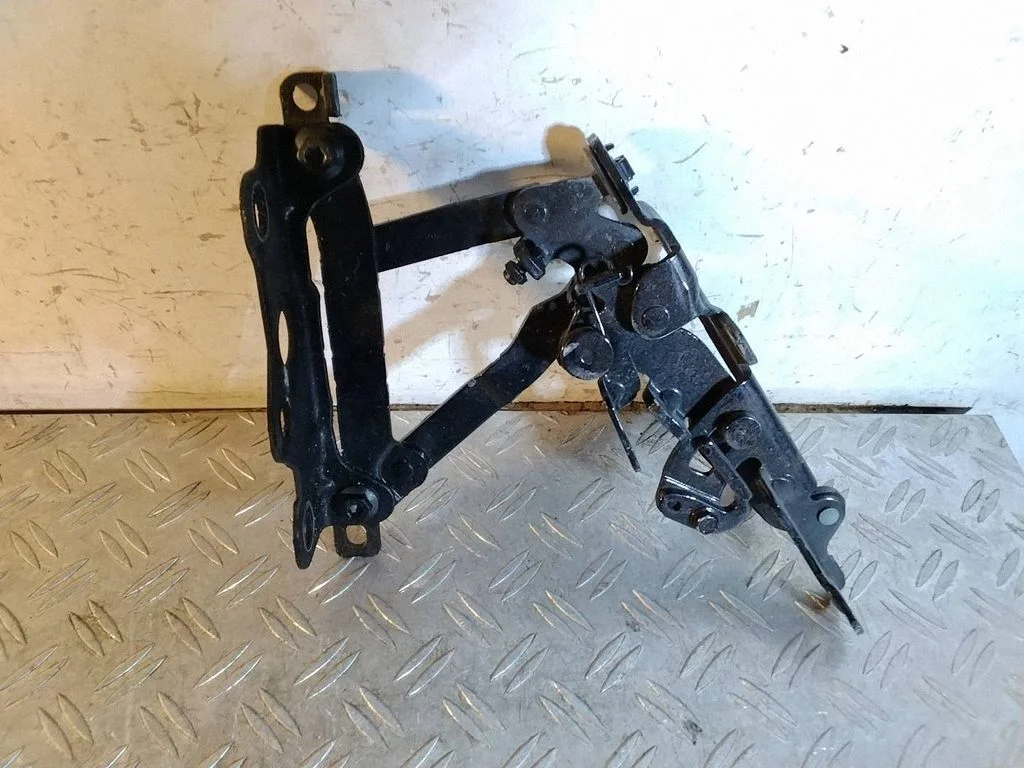 Engine bonnet/hood hinges – Mercedes-Benz S-Class W222 (2013-)