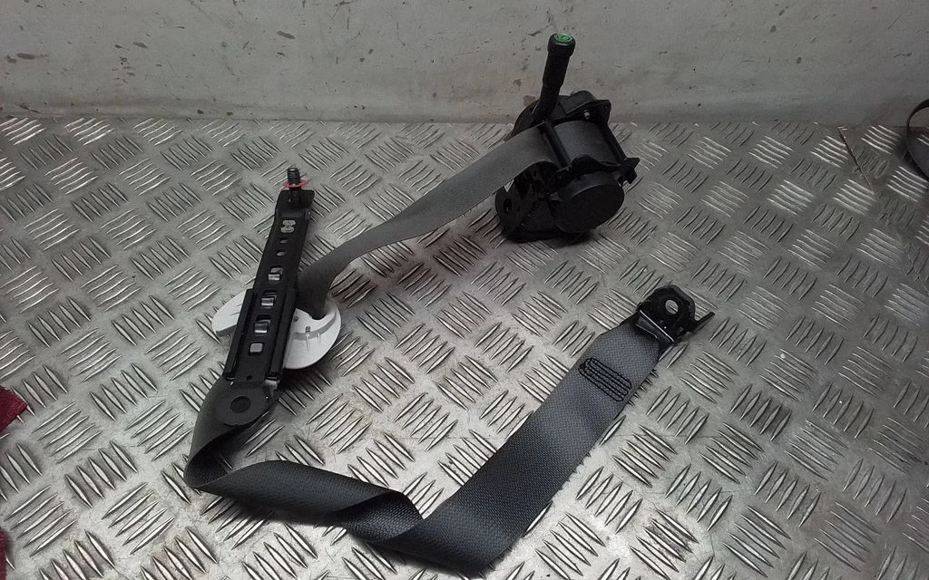 Front seatbelt – Hyundai Ioniq 5 (2021-)