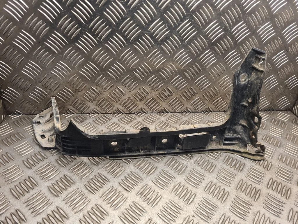 Tagumise kaitseraua kinnitusklamber – Volkswagen Transporter - Caravelle T5 (2003-2015)