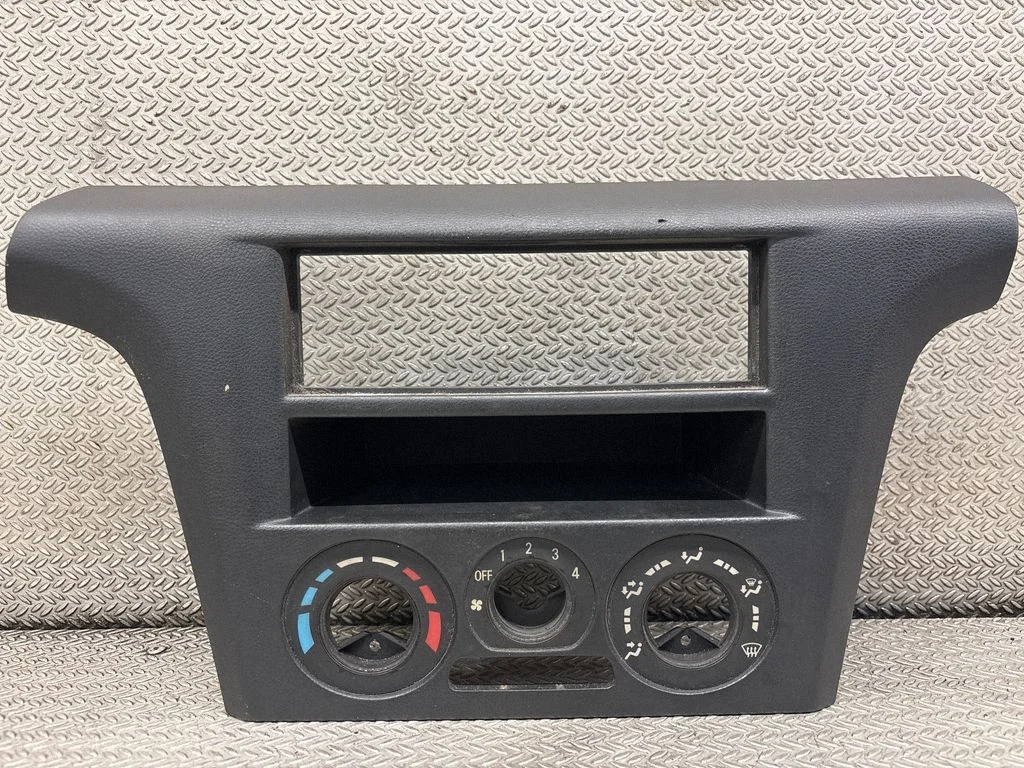 Klimata kontroles/apsildes vadības apdare – Mitsubishi Outlander (2001-2007)