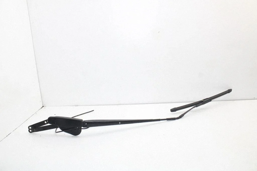 Priekšējā stikla tīrītājs – Tesla Model X (2015-)