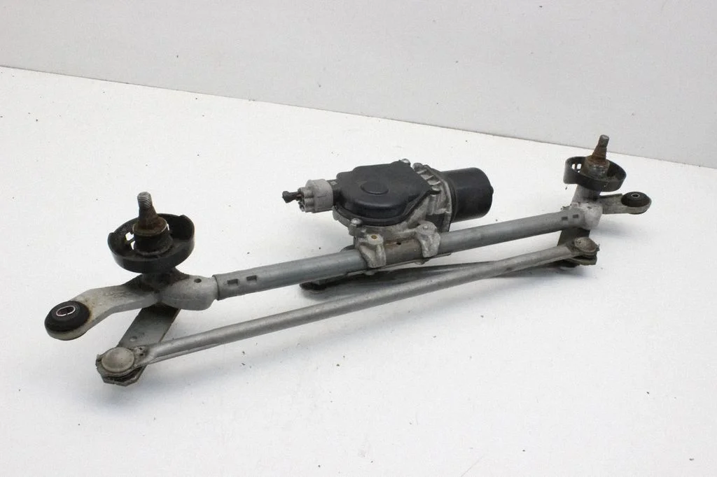 Front wiper linkage and motor – Nissan X-Trail T32 (2014-2021)