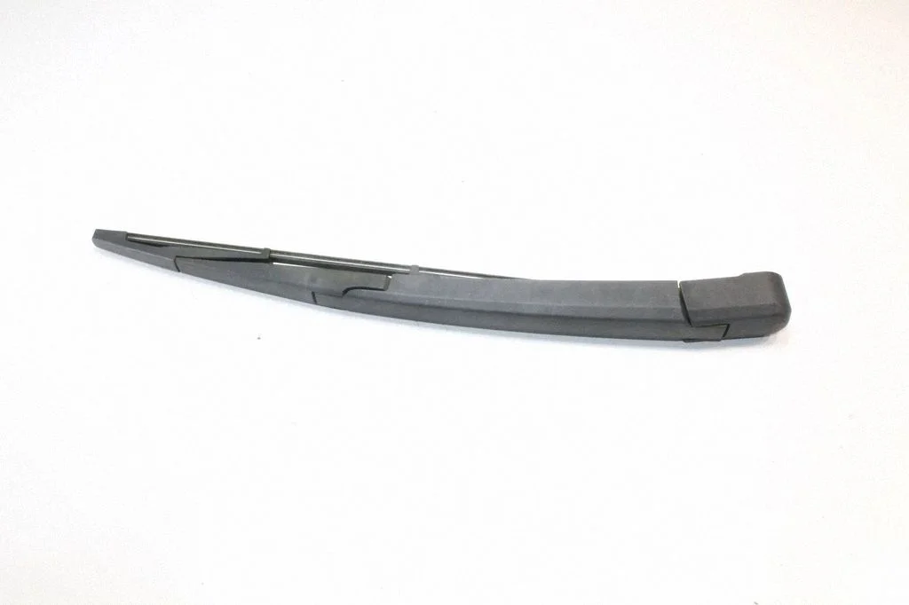 Aizmugurējā stikla tīrītājs – Opel Astra J (2010-2015)