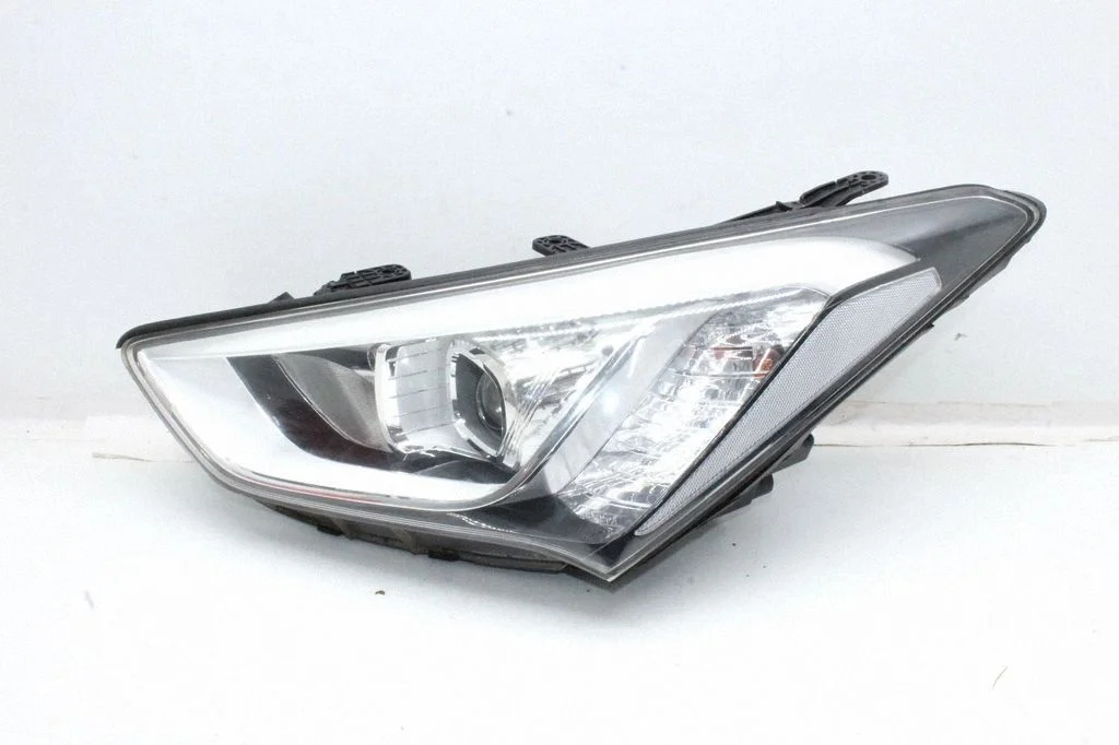 Headlight/headlamp – Hyundai Santa Fe (2013-2017)