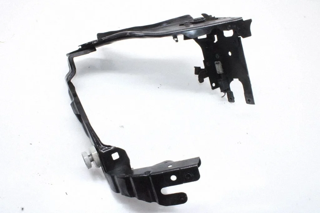 Esitule kinnitusklamber – Mercedes-Benz E-klass W211 (2002-2009)