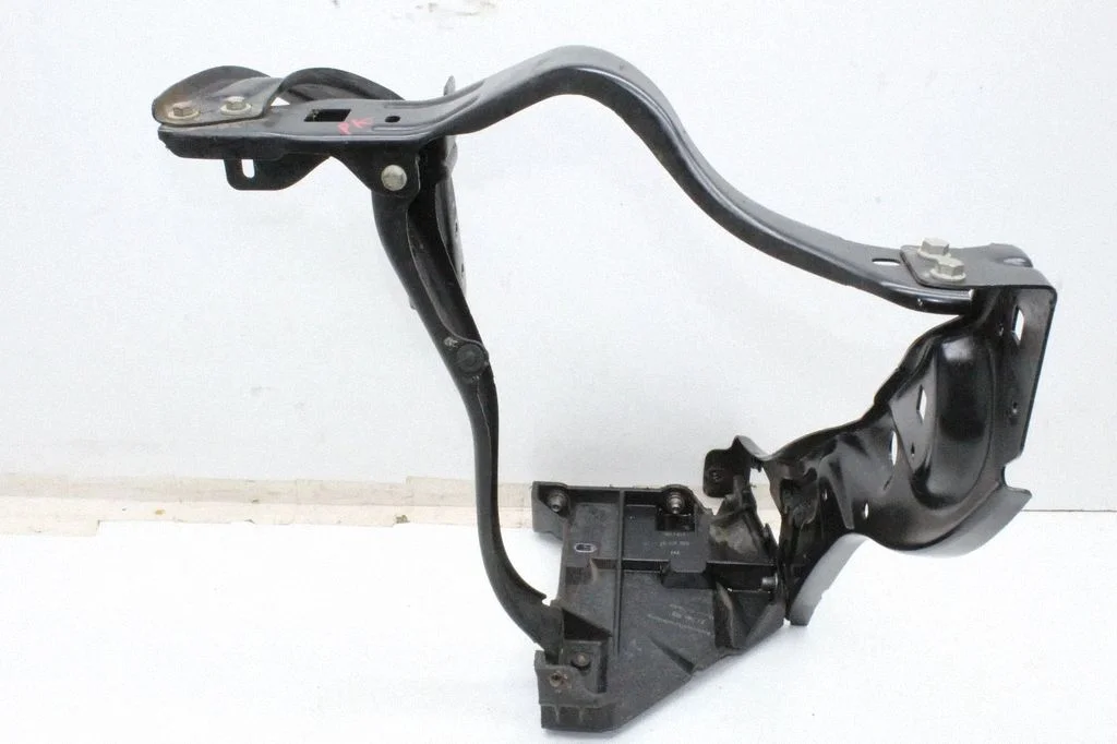 Esitule kinnitusklamber – Mercedes-Benz E-klass W212 (2009-2016)