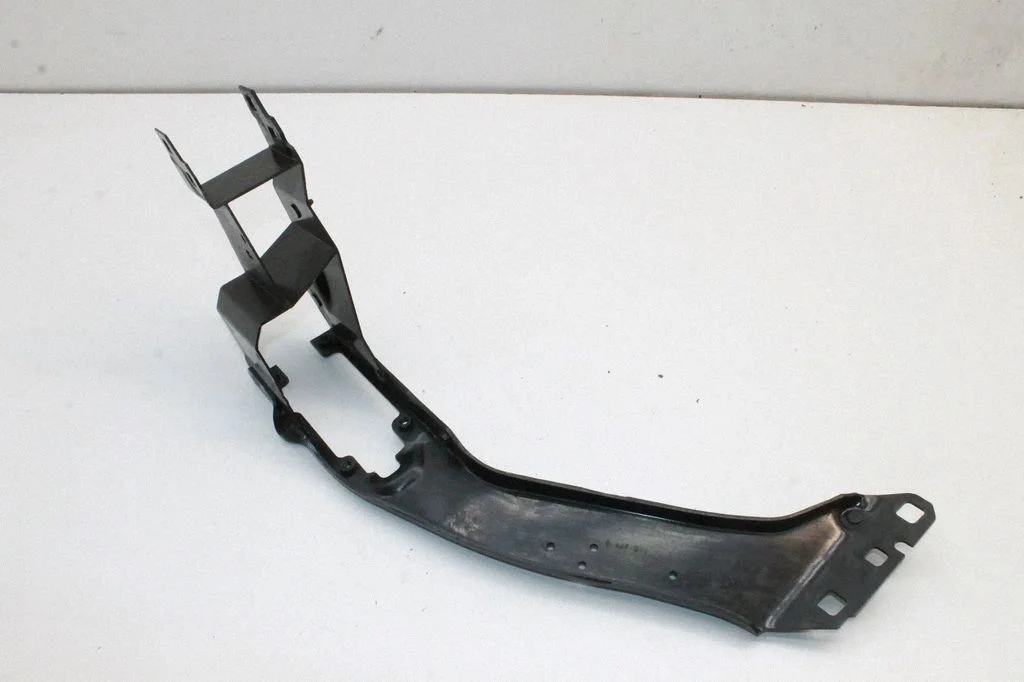 Priekšējā luktura stiprinājums – BMW 2. sērija F46 (2015-)