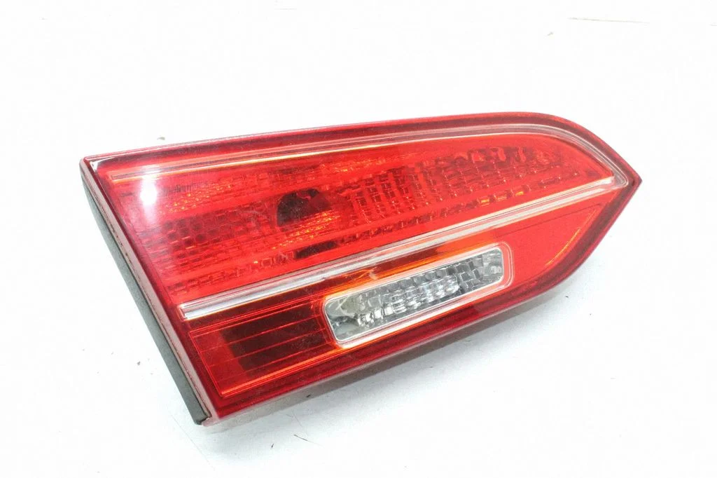 Tailgate rear/tail lights 924052W030