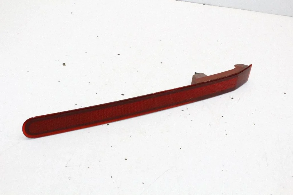 Tagumine helkur – vasak