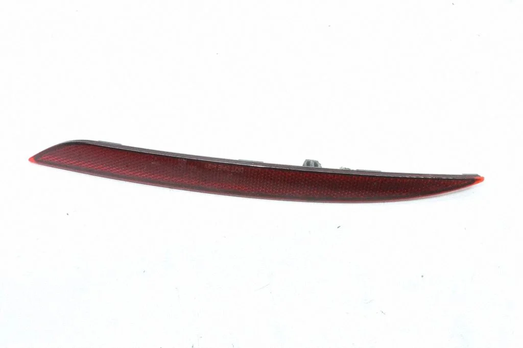Tagumine helkur 162622600A