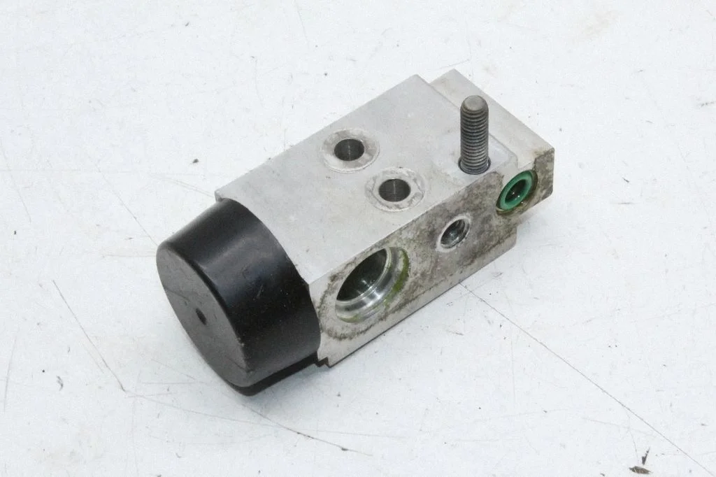 Air conditioning (A/C) expansion valve F108CK8AD02