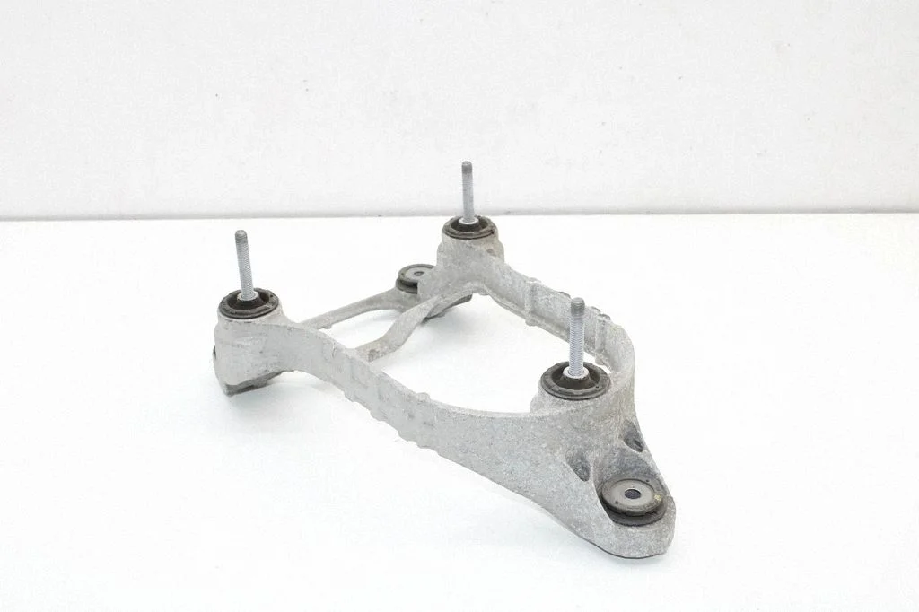 Kliimakompressori kinnitusklamber 97703GI000