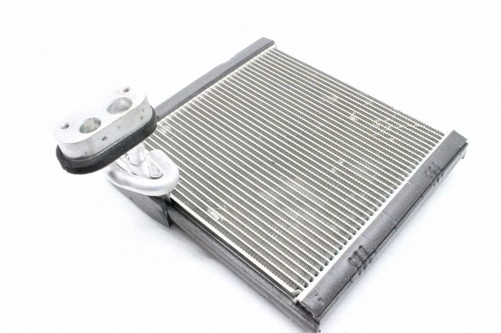 Kliimaseadme jahutusradiaator (kondensaator) SAEJ2842
